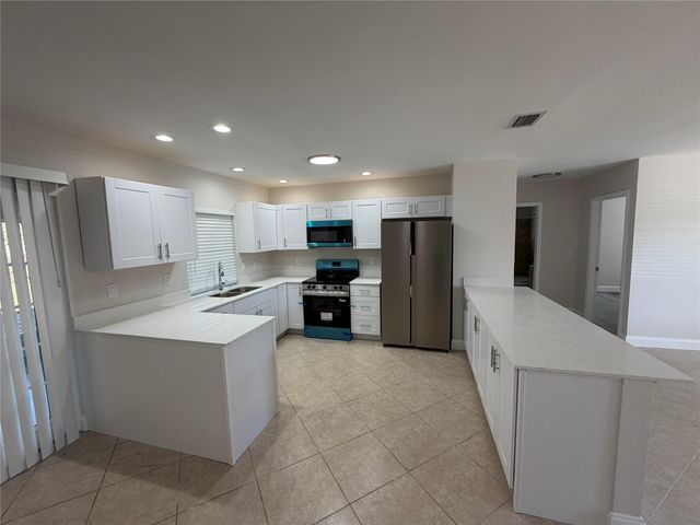 703 SW 4th Avenue, Boynton Beach, FL 33426