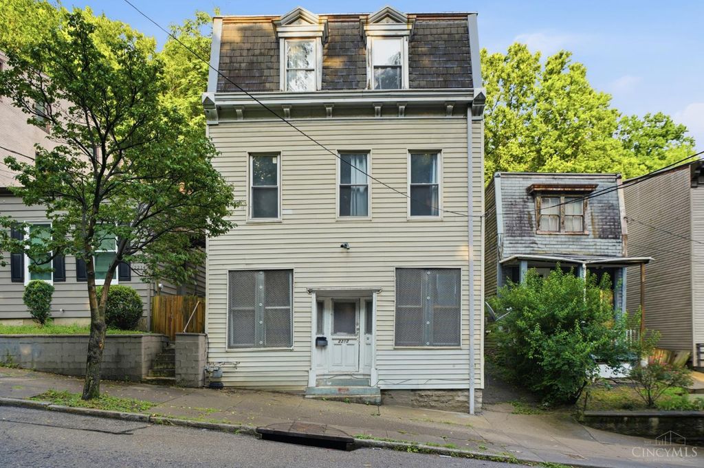 2212 Ravine Street, Cincinnati, OH 45219