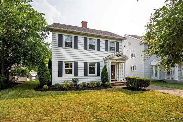 11 North Drive, Buffalo, NY 14216