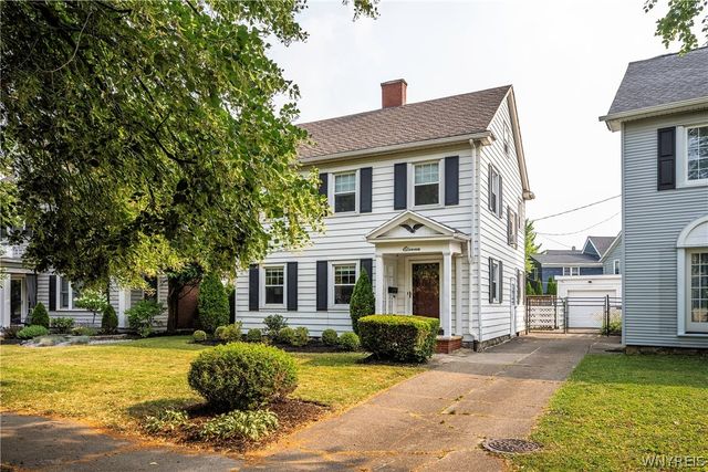 11 North Drive, Buffalo, NY 14216
