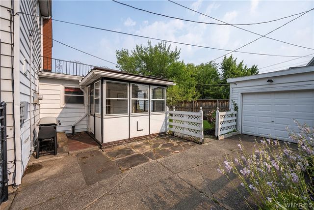 11 North Drive, Buffalo, NY 14216