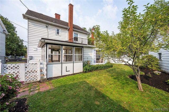 11 North Drive, Buffalo, NY 14216