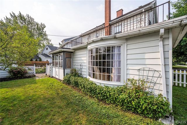11 North Drive, Buffalo, NY 14216