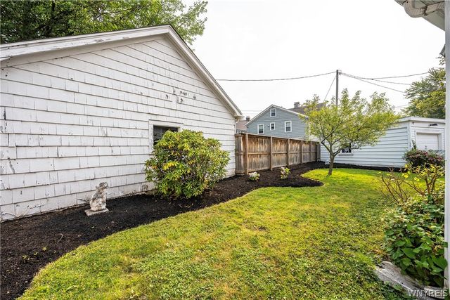 11 North Drive, Buffalo, NY 14216
