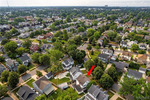 11 North Drive, Buffalo, NY 14216