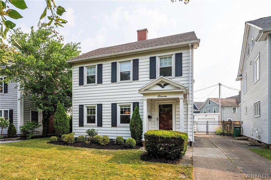 11 North Drive, Buffalo, NY 14216