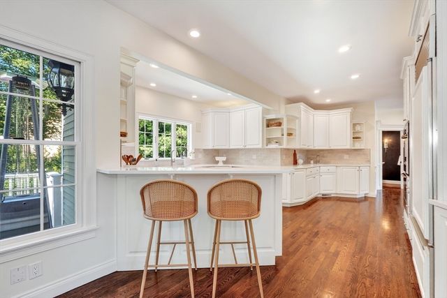 2 Goldman Cir, Bedford, MA 01730