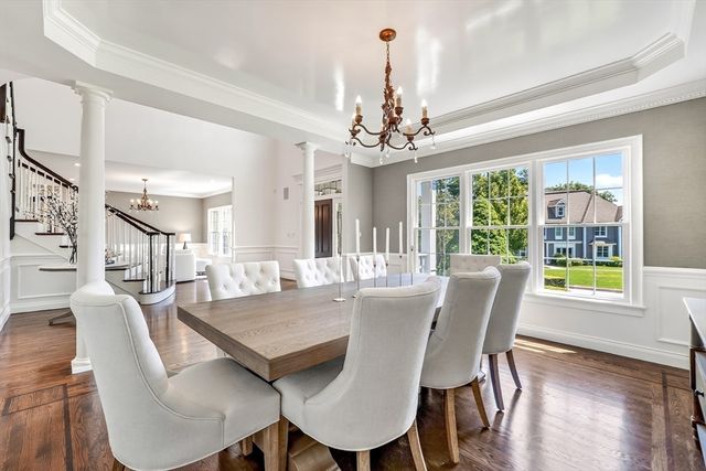 2 Goldman Cir, Bedford, MA 01730