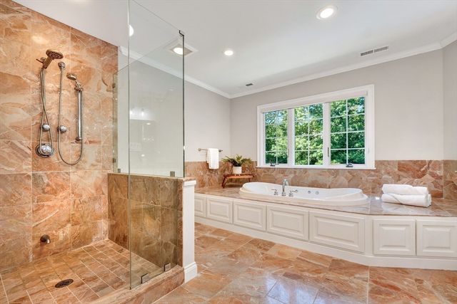2 Goldman Cir, Bedford, MA 01730