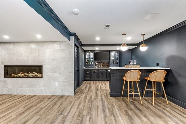 2 Goldman Cir, Bedford, MA 01730