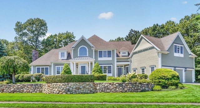2 Goldman Cir, Bedford, MA 01730