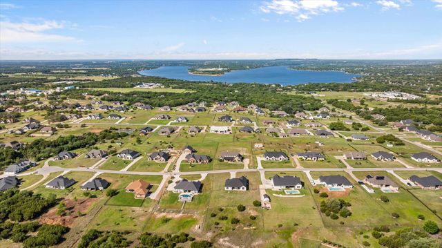 320 Kenyon Court, Granbury, TX 76049