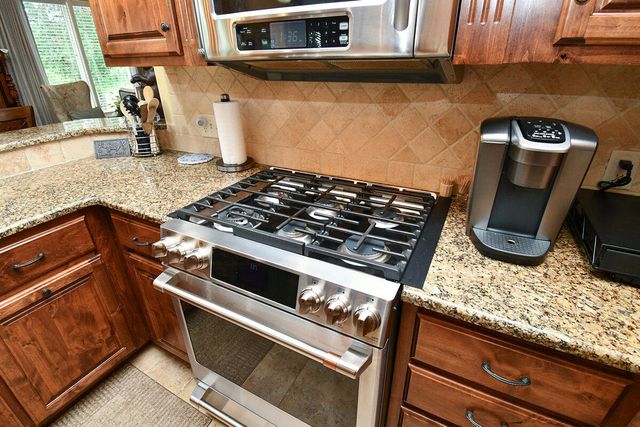 1402 N Rockingham Avenue, Nixa, MO 65714