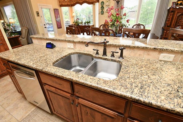 1402 N Rockingham Avenue, Nixa, MO 65714