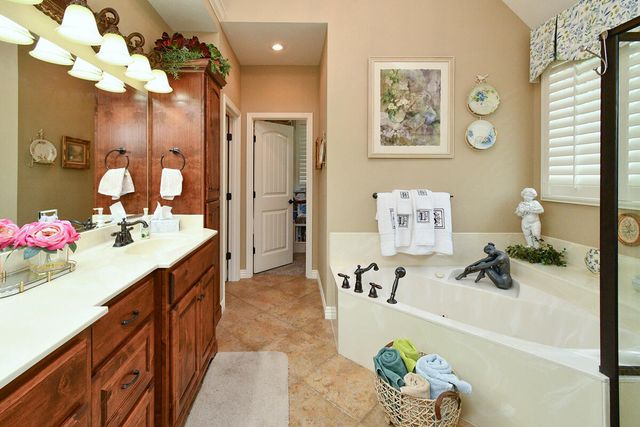 1402 N Rockingham Avenue, Nixa, MO 65714