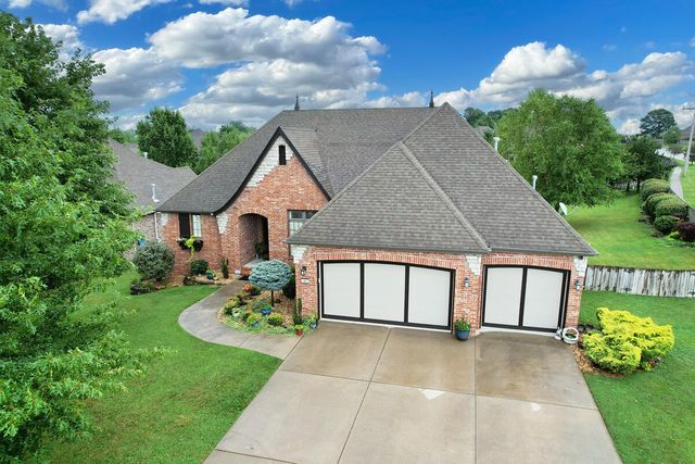 1402 N Rockingham Avenue, Nixa, MO 65714