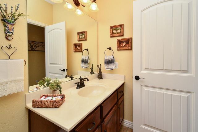 1402 N Rockingham Avenue, Nixa, MO 65714