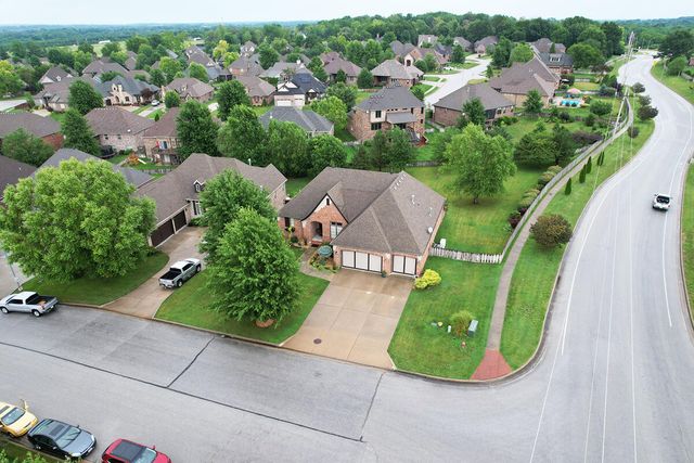 1402 N Rockingham Avenue, Nixa, MO 65714