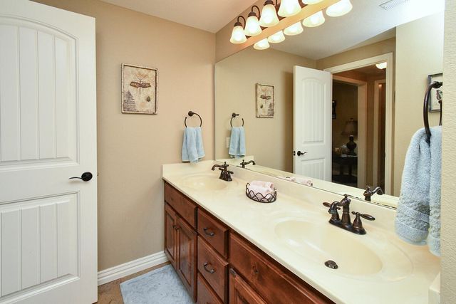 1402 N Rockingham Avenue, Nixa, MO 65714
