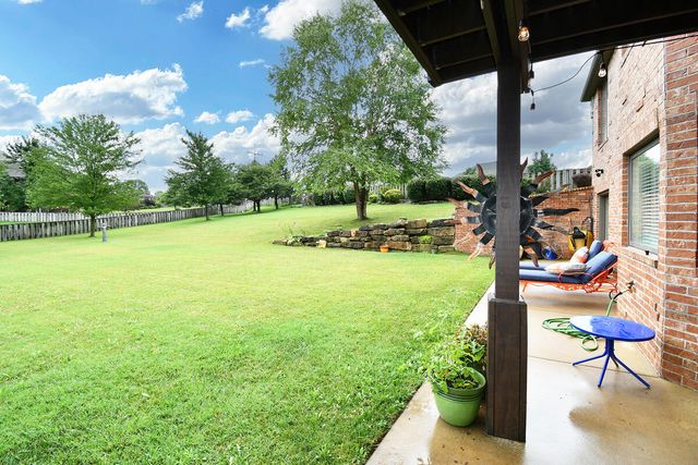 1402 N Rockingham Avenue, Nixa, MO 65714