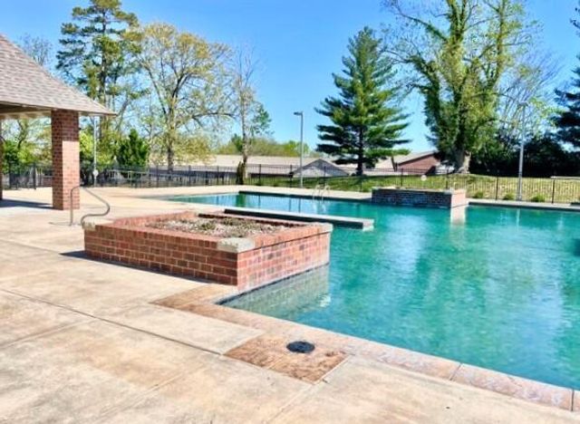 1402 N Rockingham Avenue, Nixa, MO 65714
