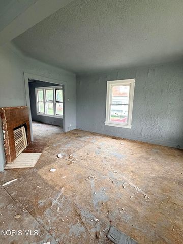 140 Islington Street, Toledo, OH 43610