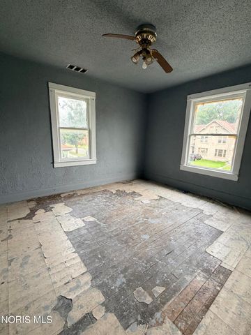 140 Islington Street, Toledo, OH 43610