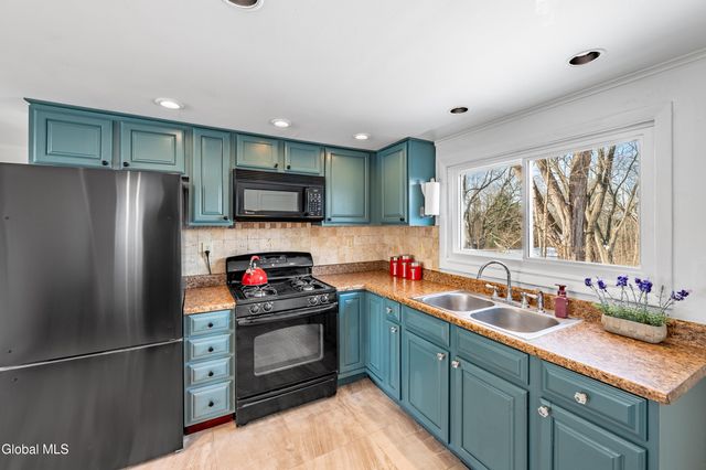 983 Us Route 9W, Bethlehem, NY 12158