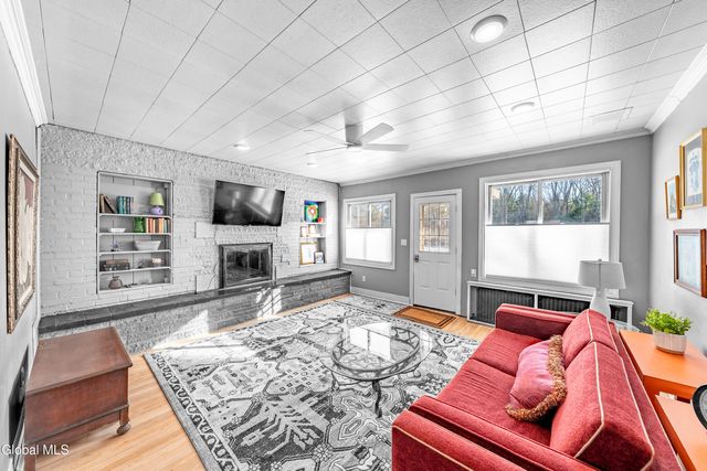 983 Us Route 9W, Bethlehem, NY 12158