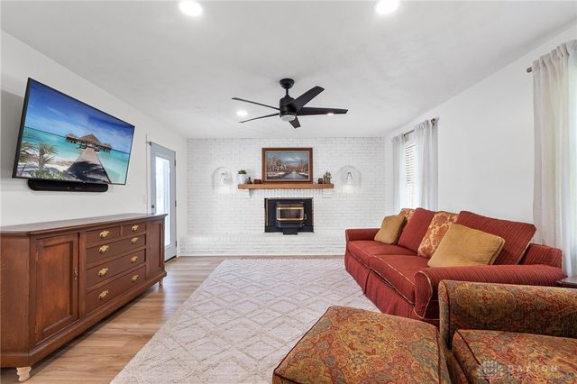 2470 Leon Lane, Springfield, OH 45502