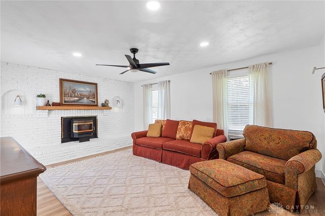 2470 Leon Lane, Springfield, OH 45502