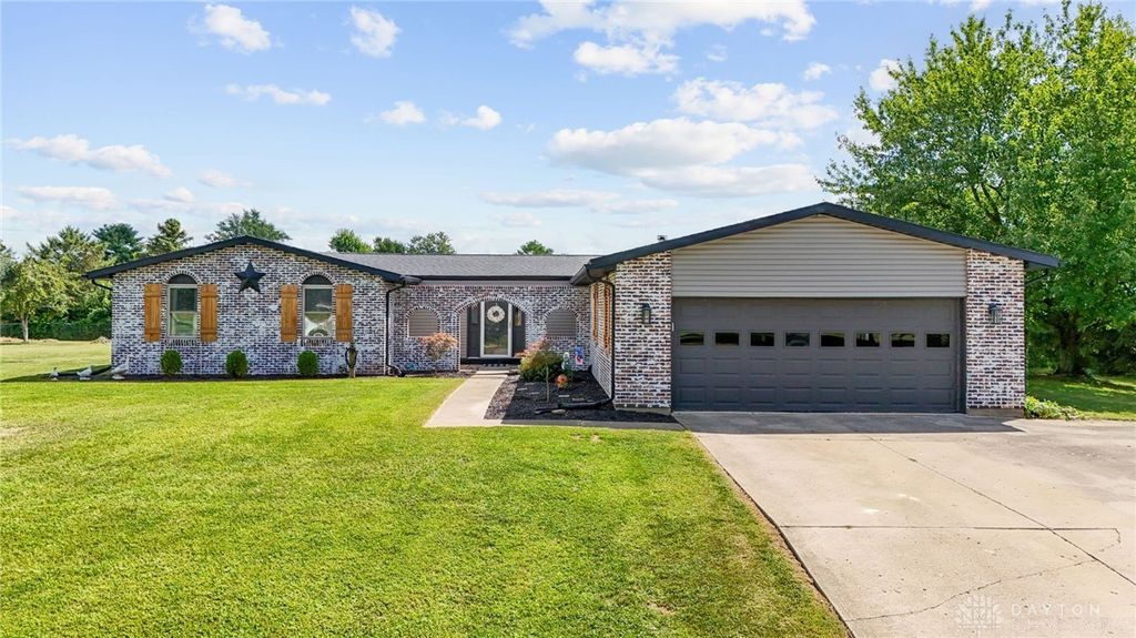 2470 Leon Lane, Springfield, OH 45502