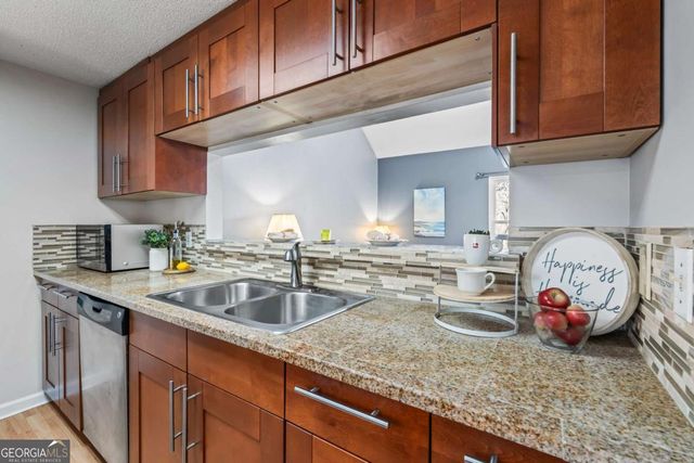 802 Ivy Green Lane SE, Marietta, GA 30067