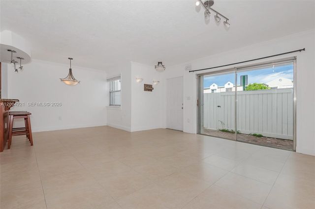 4520 SW 68th Ct Cir 25-5, Miami, FL 33155