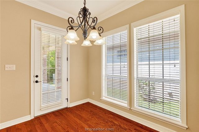 1909 Debbie Drive, Bryan, TX 77802