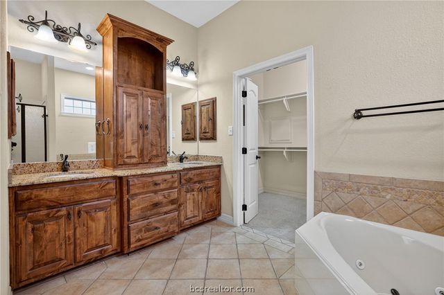 1909 Debbie Drive, Bryan, TX 77802