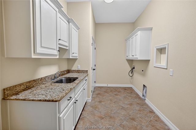 1909 Debbie Drive, Bryan, TX 77802
