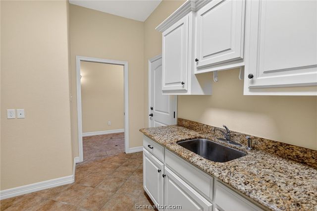 1909 Debbie Drive, Bryan, TX 77802