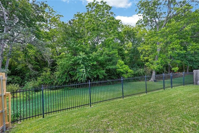 1909 Debbie Drive, Bryan, TX 77802
