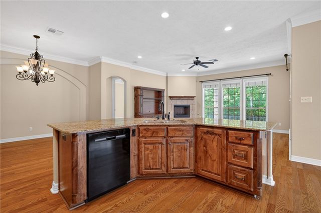 1909 Debbie Drive, Bryan, TX 77802