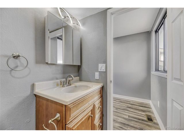540 S Forest St 3-202, Denver, CO 80246