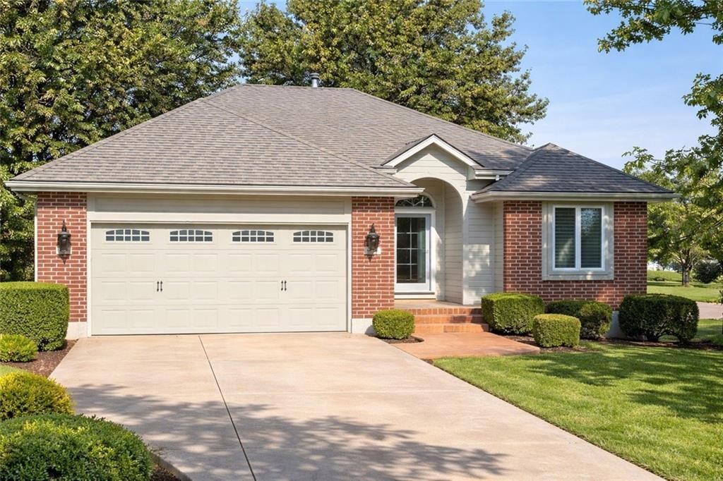 1012 Applewood Street, Lee's Summit, MO 64086