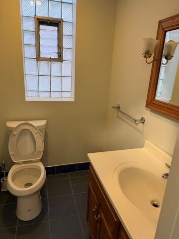 4104 S Lake Park Avenue, Chicago, IL 60653