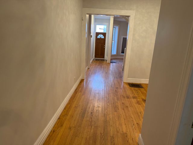 4104 S Lake Park Avenue, Chicago, IL 60653