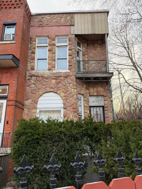 4104 S Lake Park Avenue, Chicago, IL 60653