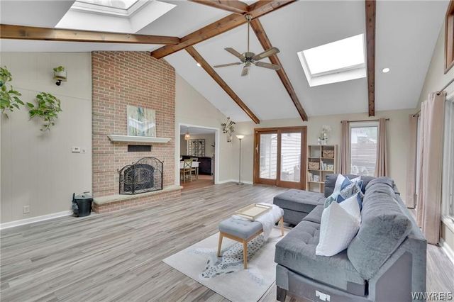 38 Sandhurst Lane, Amherst, NY 14221
