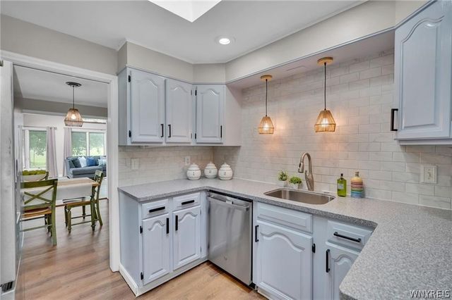 38 Sandhurst Lane, Amherst, NY 14221