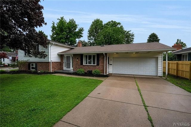 38 Sandhurst Lane, Amherst, NY 14221
