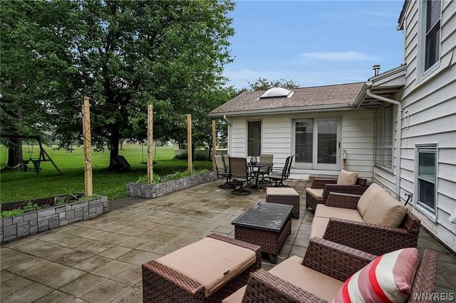 38 Sandhurst Lane, Amherst, NY 14221