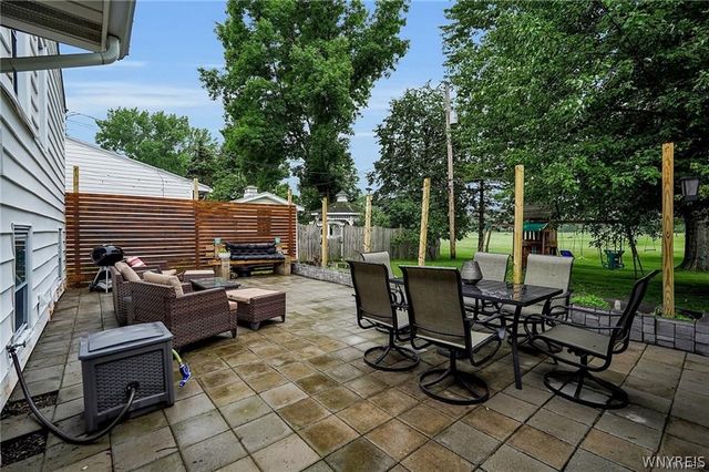 38 Sandhurst Lane, Amherst, NY 14221